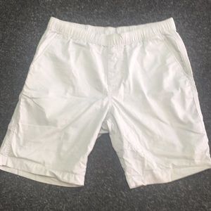 Mens Uniqlo pull on shorts.